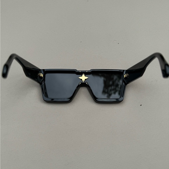 Sunglasses - Picture 7 of 9